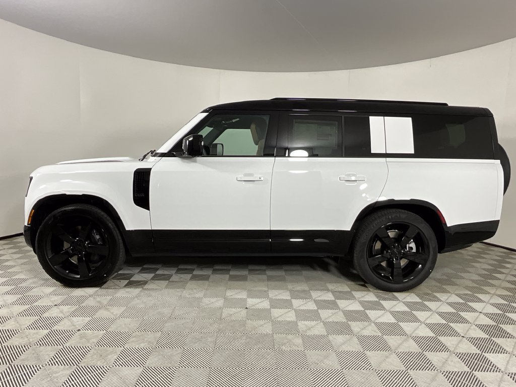 New 2026 Fuji White Land Rover X-Dynamic SE image 7