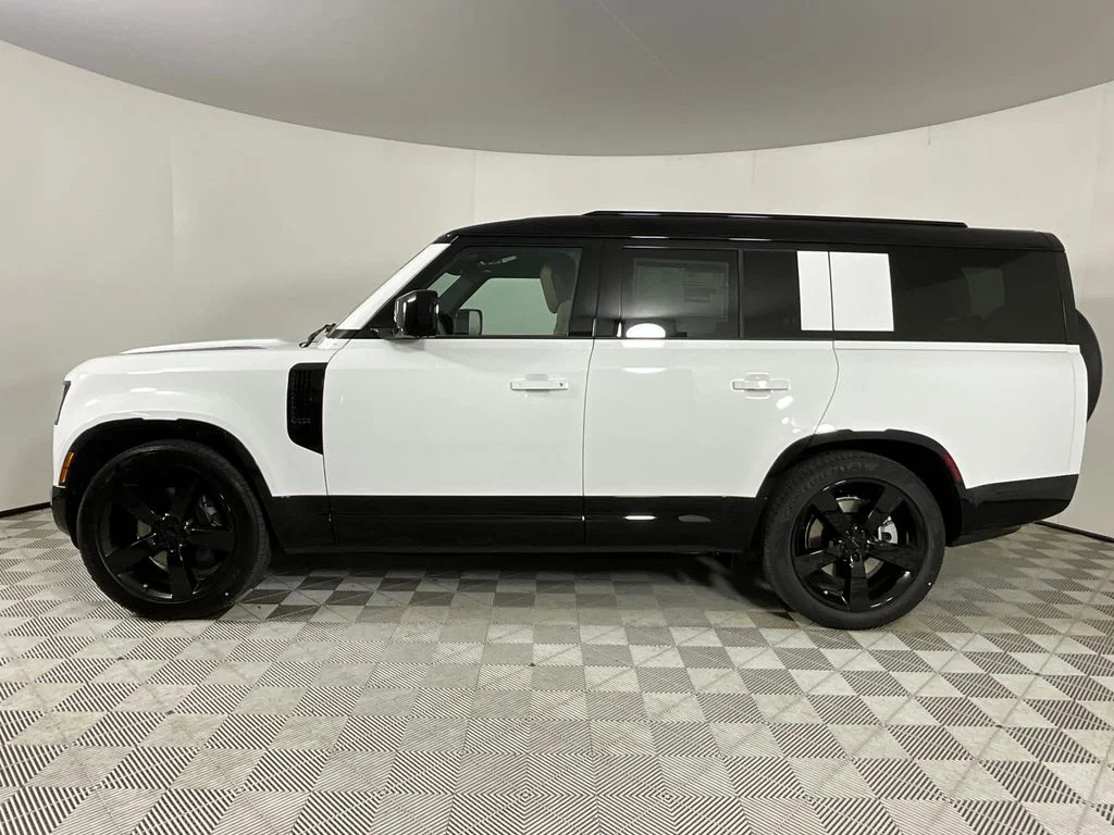 New 2026 Fuji White Land Rover X-Dynamic SE image 7
