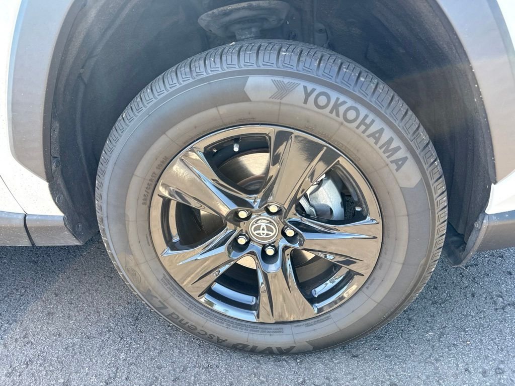 Used 2021 Super White Toyota XLE image 25