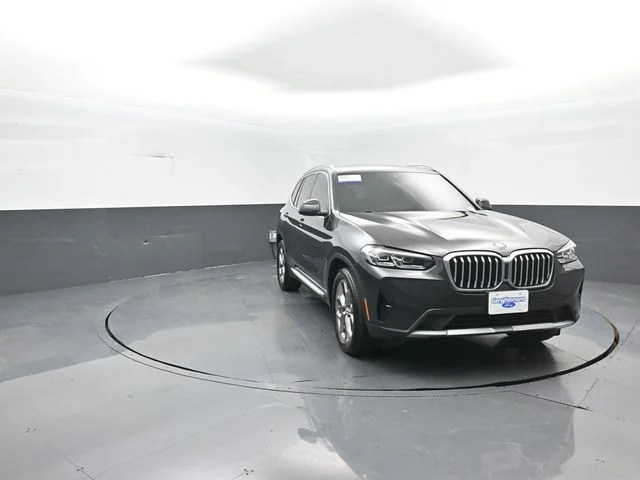 Used 2022 Dark Graphite BMW xDrive30i image 2