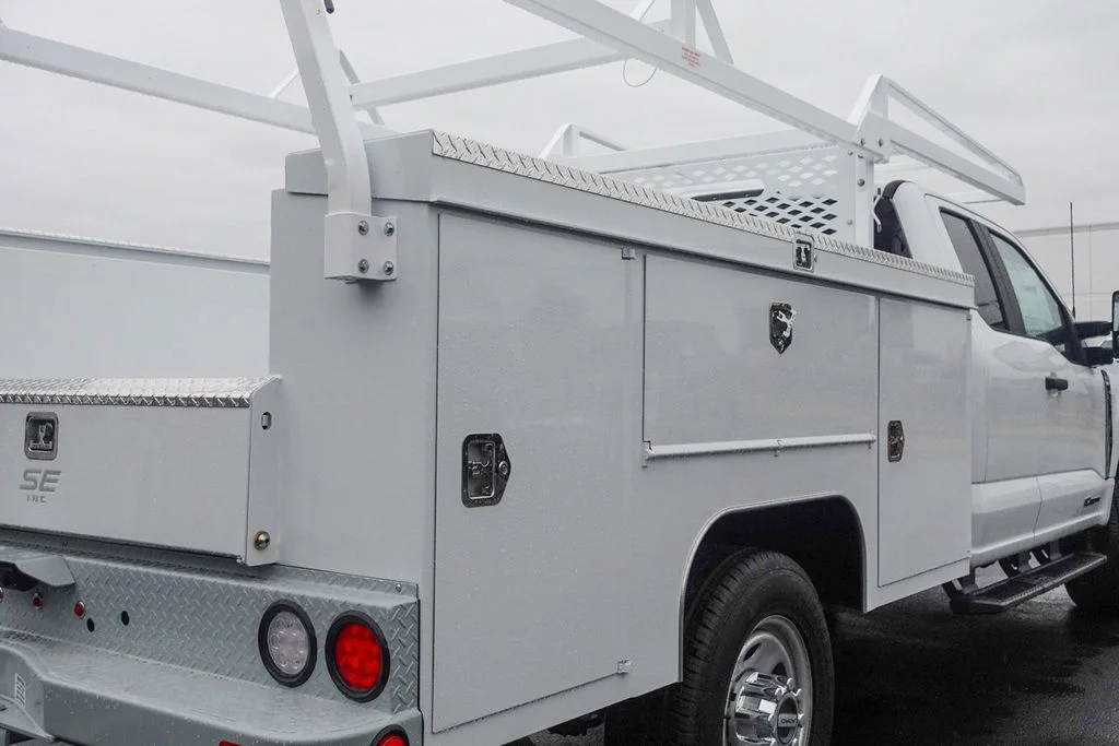 2025 Ford F-350 Super Duty Chassis Cab XL - Photo 9