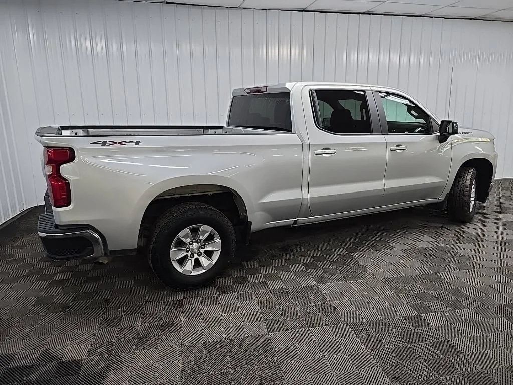 Used 2019 Silver Ice Metallic Chevrolet LT image 3