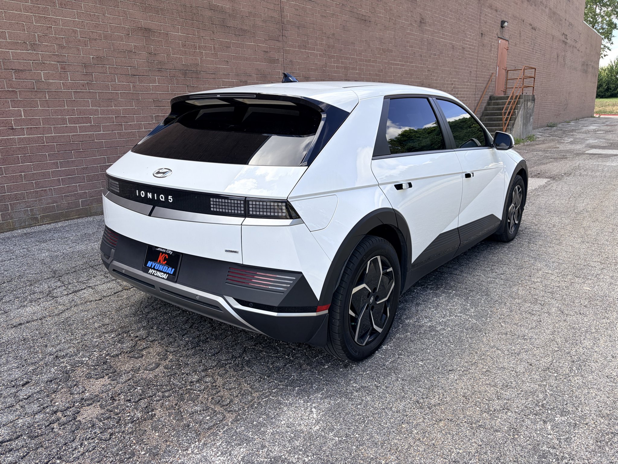 Used 2023 Atlas White Hyundai SEL image 5