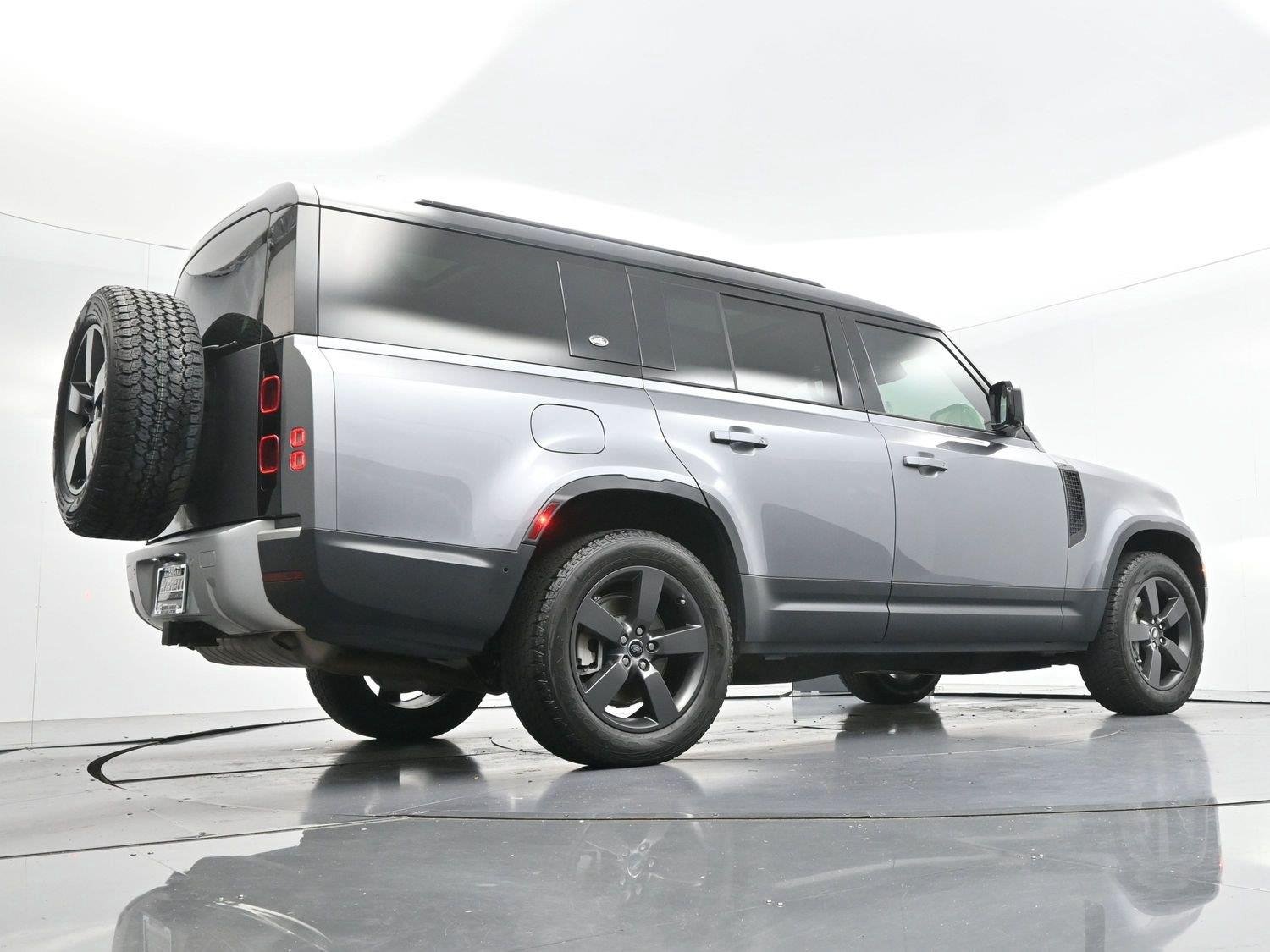 Used 2024 Eiger Grey Metallic Land Rover S image 59