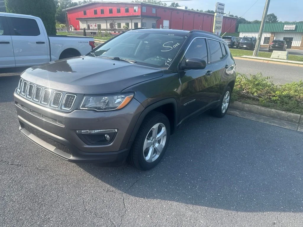 Used 2019 Crystal Metallic Jeep Latitude image 1