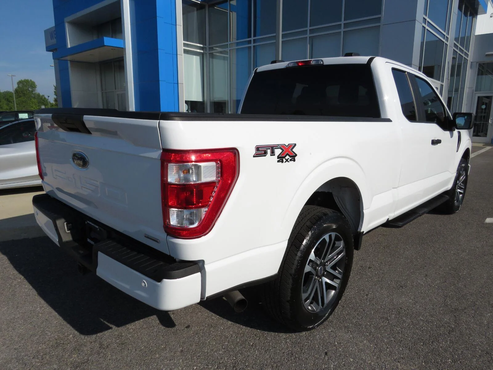 Used 2023  Ford XL image 6