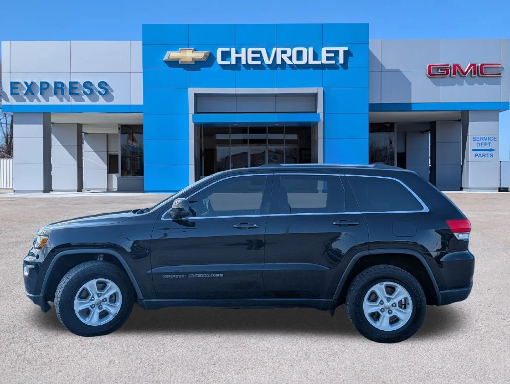 Used 2017 Black Jeep Laredo image 6