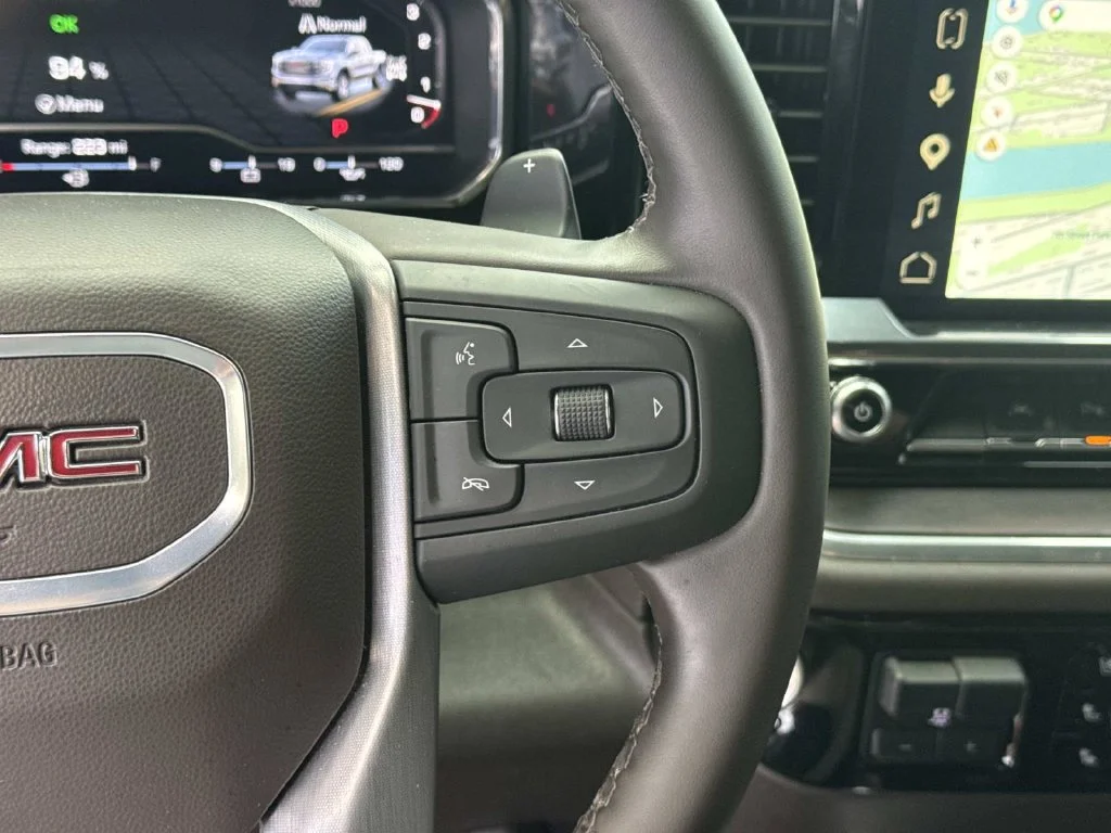 Used 2025 White GMC SLT image 42