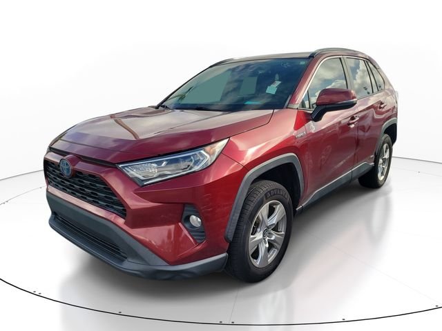 Used 2020 Red Toyota XLE image 2