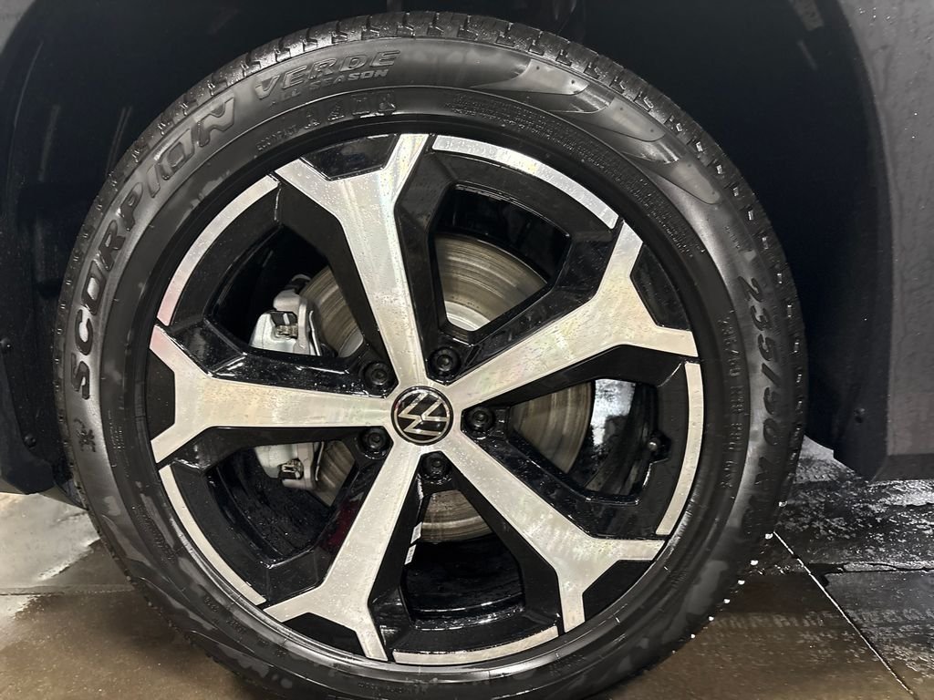 New 2026 Silver Volkswagen 2.0T SE image 9