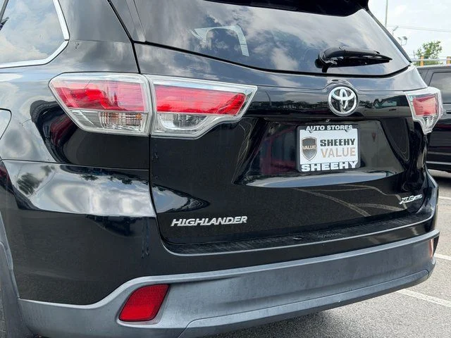 Used 2015 Black Toyota XLE V6 image 40