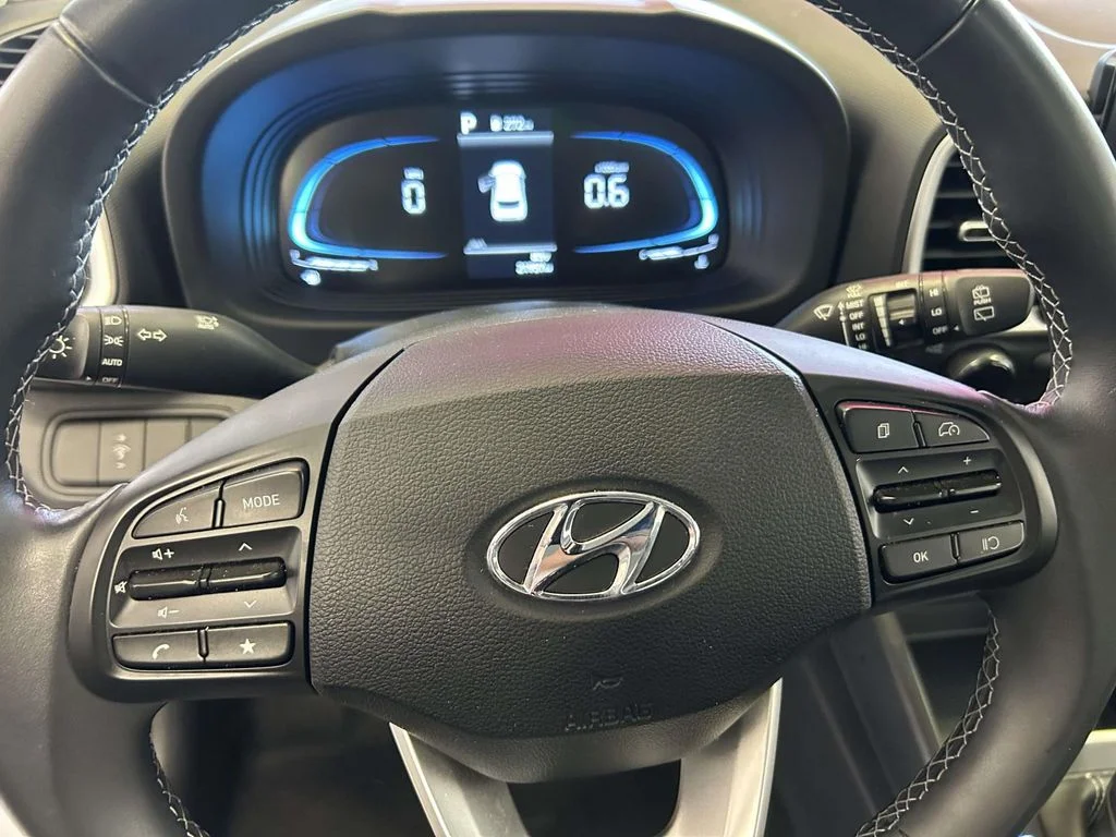Used 2025 Silver Hyundai SEL image 19