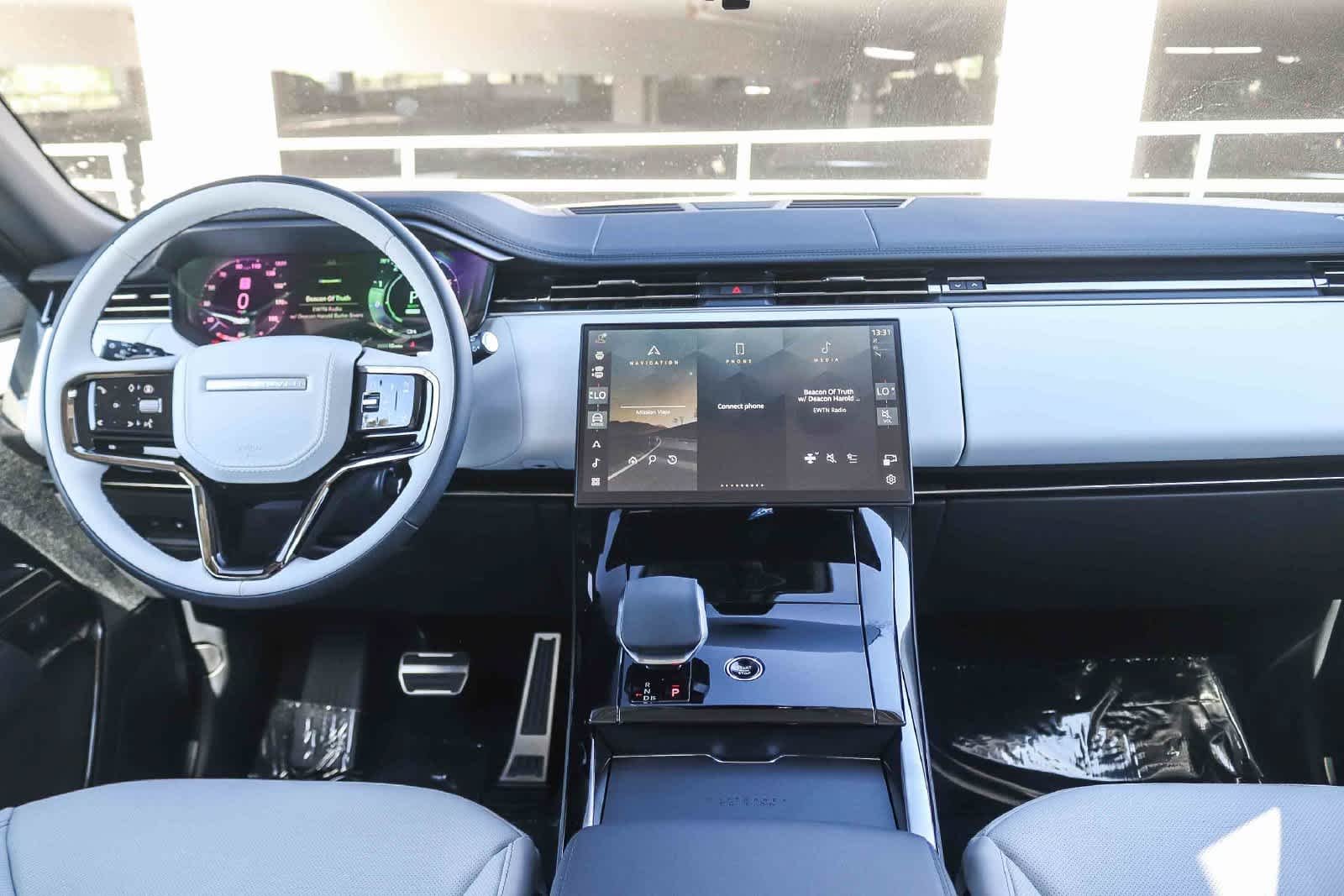 New 2027 Fuji White Land Rover Battersea Edition image 12