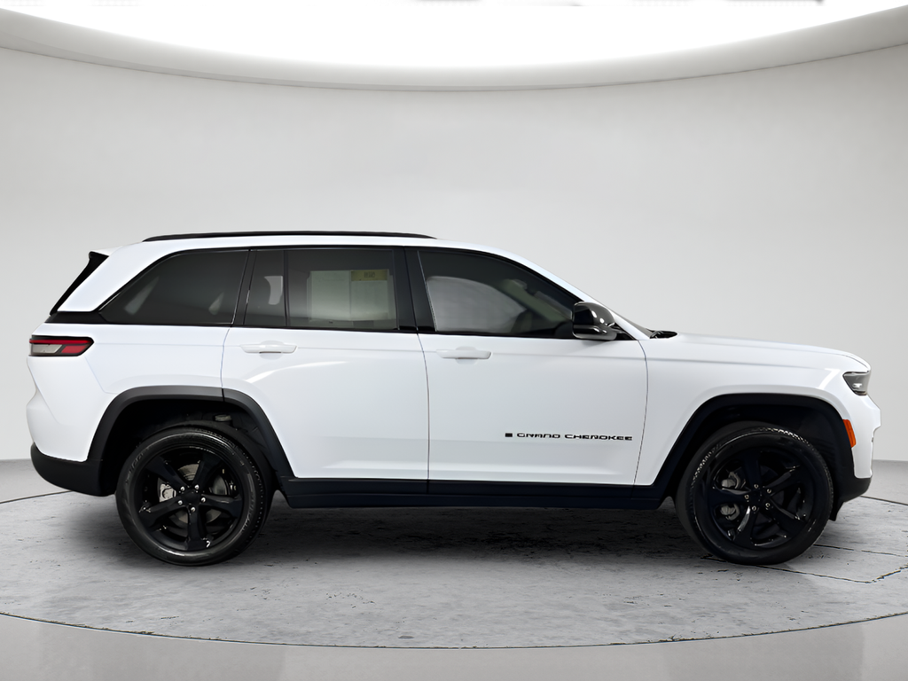 Used 2024 White Jeep Limited image 4