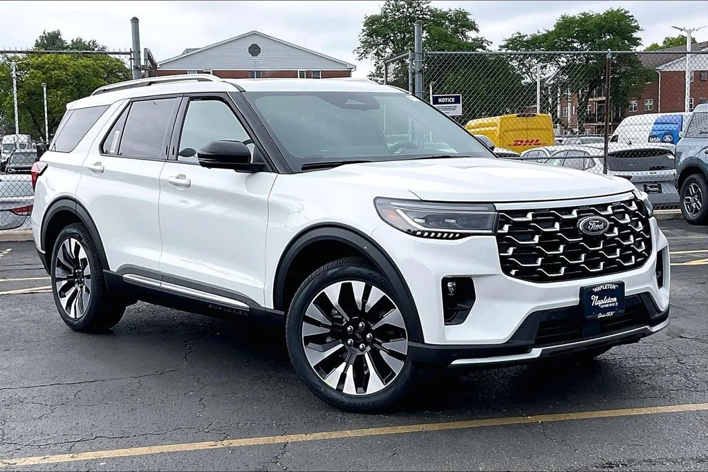New 2026 Star White Metallic Tri-Coat Ford Platinum™ image 35