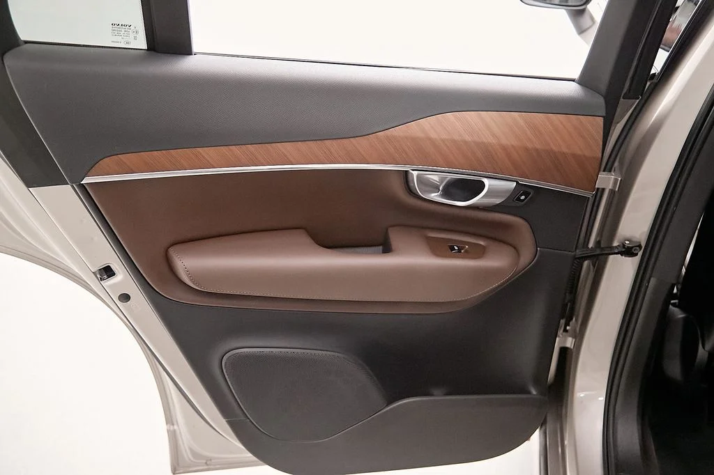 Certified Used 2023 Bright Dusk Volvo Plus image 18