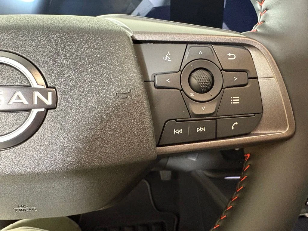 New 2026 Aspen White TriCoat / Super Black Two-tone Nissan SR image 26