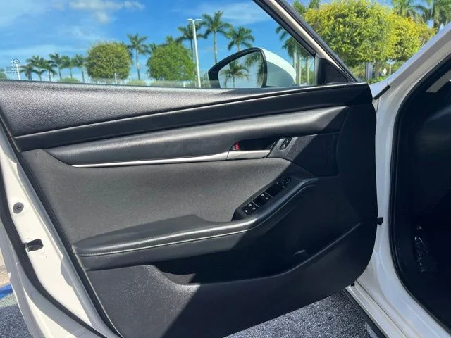Used 2020 White Mazda  image 22