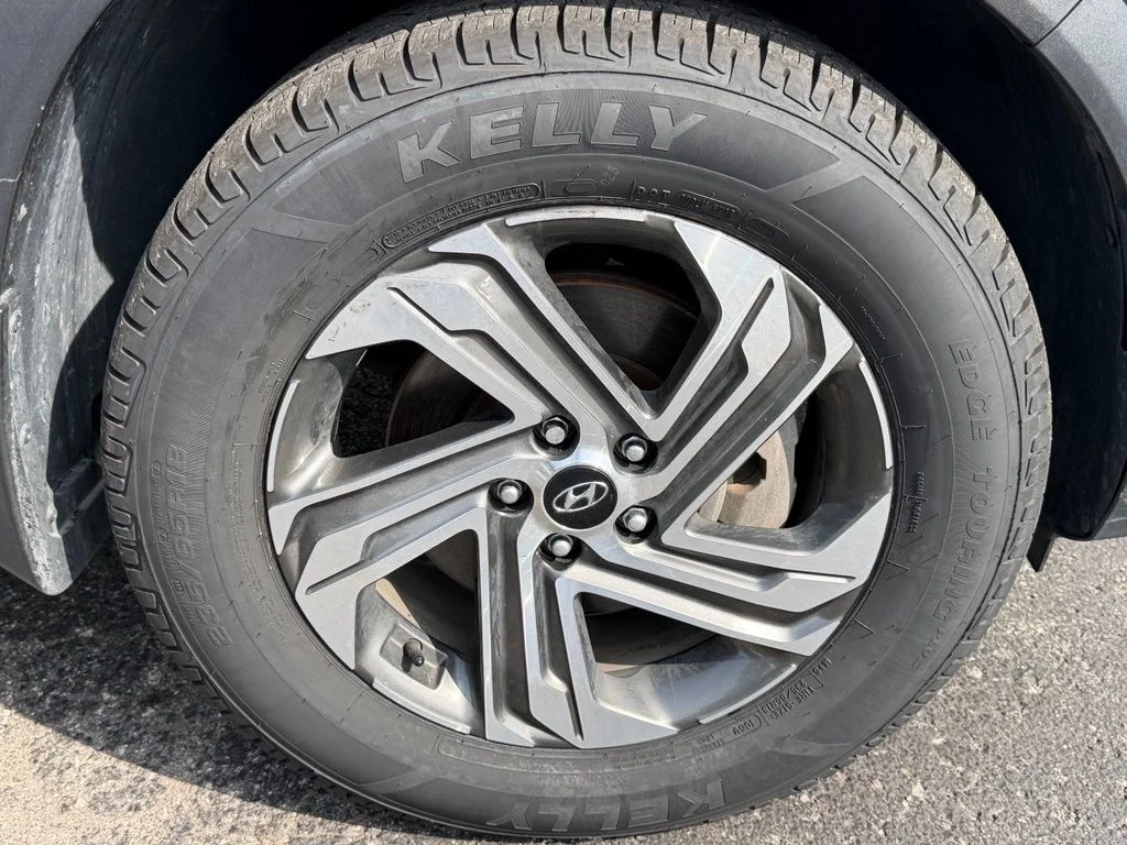 Used 2022 Hampton Gray Hyundai SEL image 10