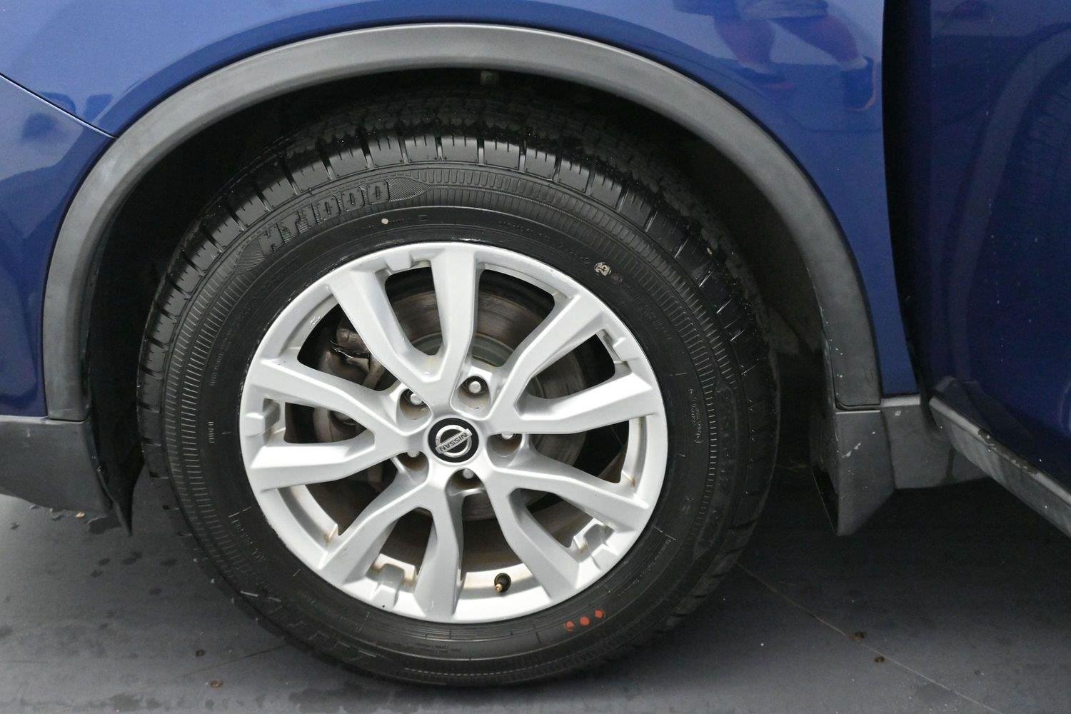 Used 2018 Caspian Blue Nissan SV image 36