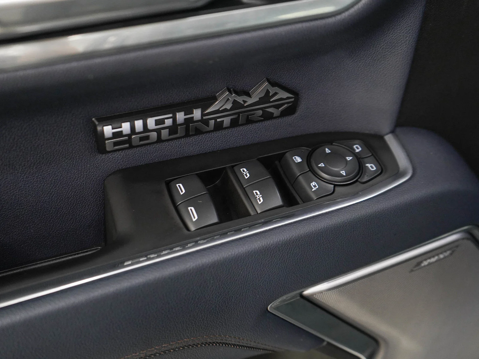 Used 2025 Black Chevrolet High Country image 17