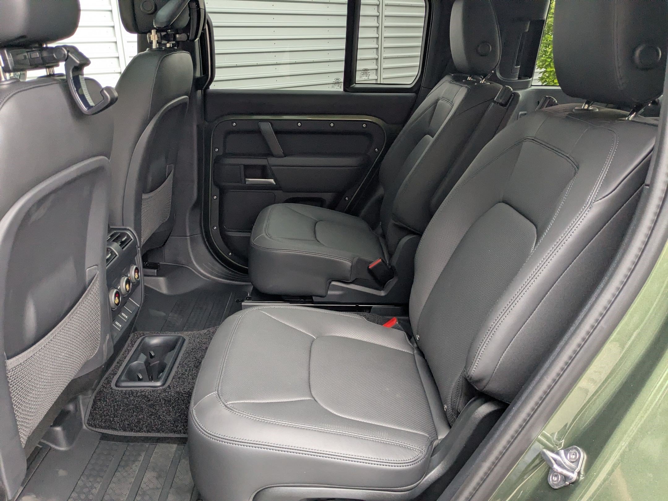 New 2026 Woolstone Green Land Rover P400 X-Dynamic SE image 28