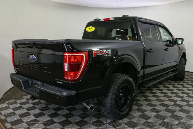 Used 2022 Black Ford XLT image 12