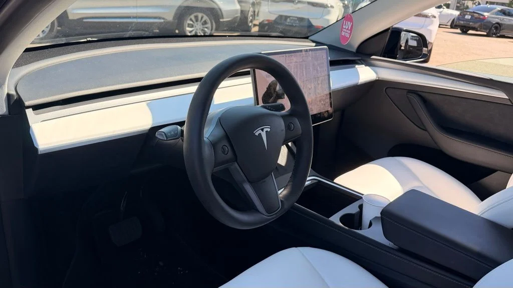 Used 2025  Tesla Long Range image 5