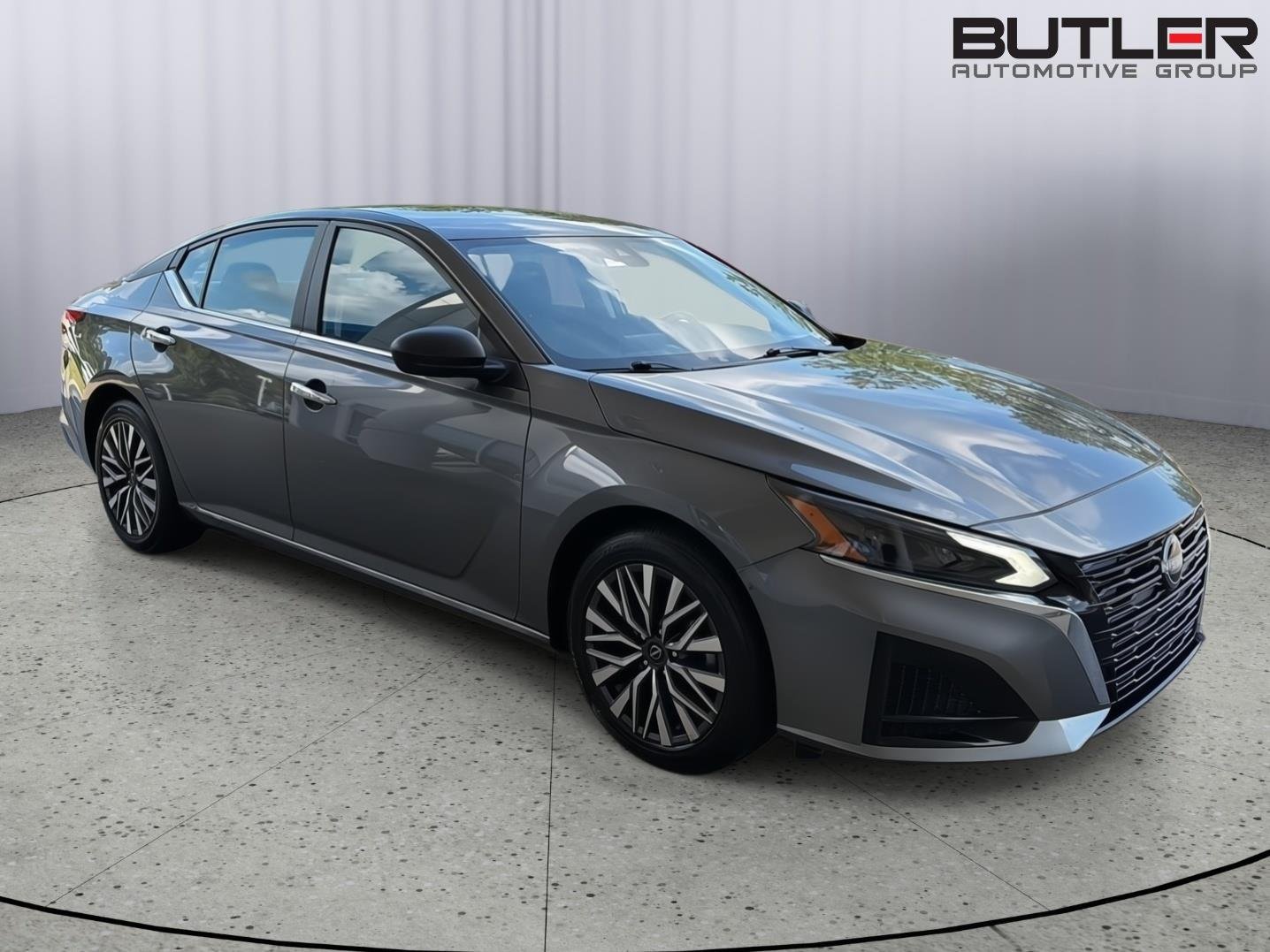 Used 2025 Gun Metallic Nissan SV image 8