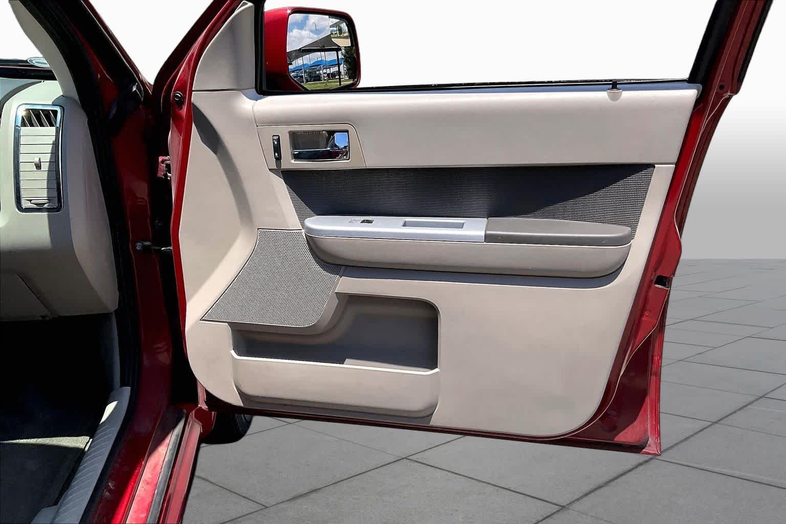 Used 2010 Sangria Red Metallic Mercury Premier image 21