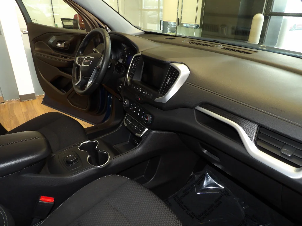 Used 2024 Downpour Metallic GMC SLE image 13