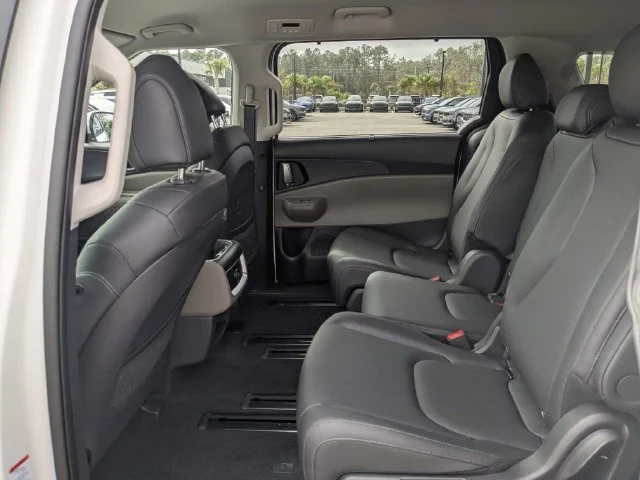 New 2027 Snow White Pearl Kia EX image 14