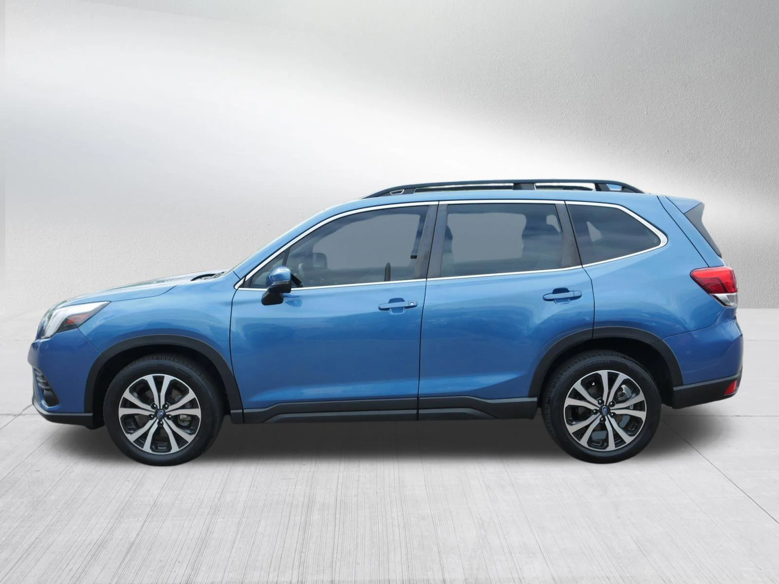 Used 2023 Horizon Blue Pearl Subaru Limited image 4