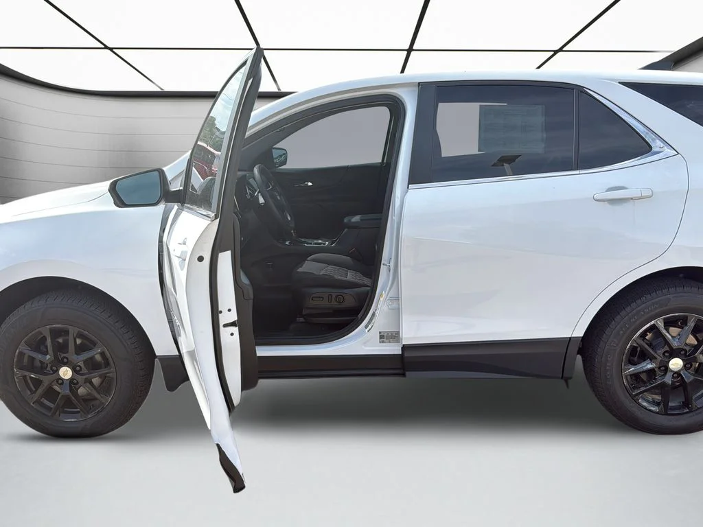 Used 2022 White Chevrolet LT image 33