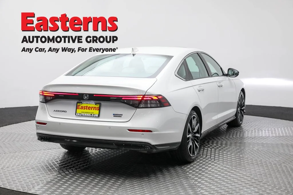Used 2024 White Honda Touring image 5