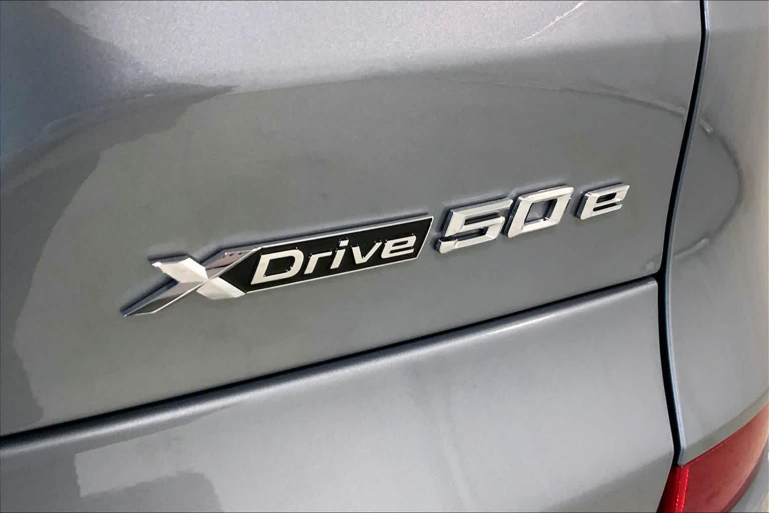 New 2026 Skyscraper Grey Metallic BMW xDrive50e image 15