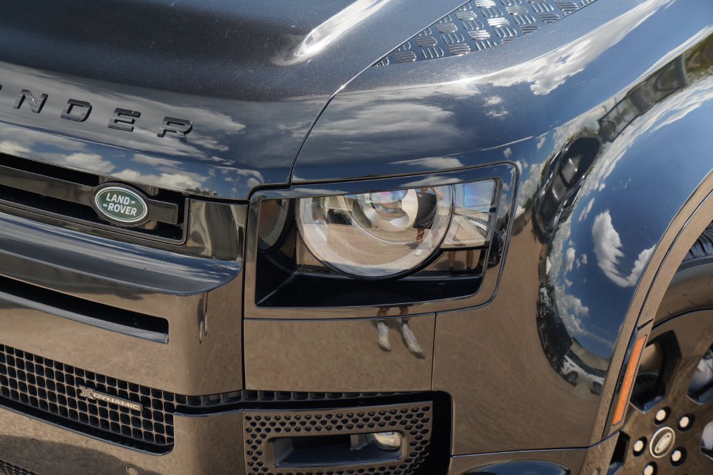 Used 2022  Land Rover X-Dynamic SE image 2