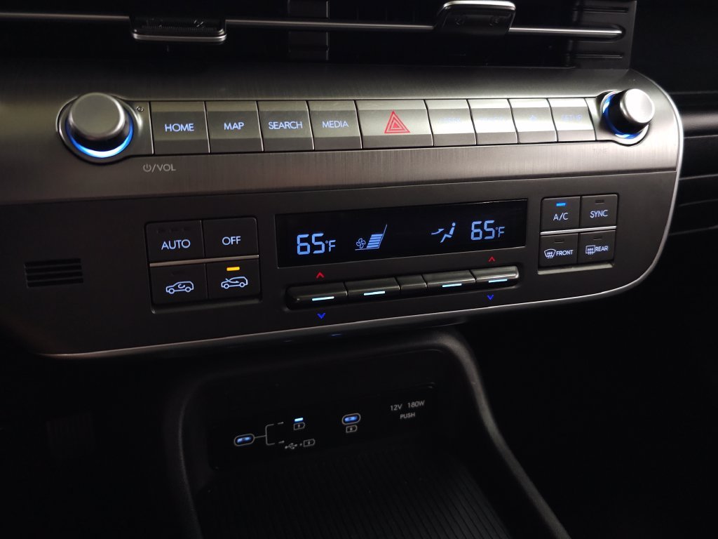 Certified Used 2025 Atlas White Hyundai SEL image 24