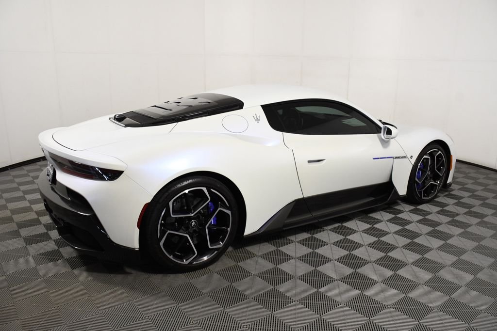 Used 2022 Bianco Audace Maserati Base image 7