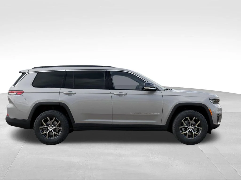 Used 2025 Silver Jeep Limited image 22