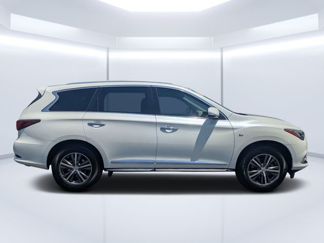 Used 2019 White INFINITI LUXE image 2