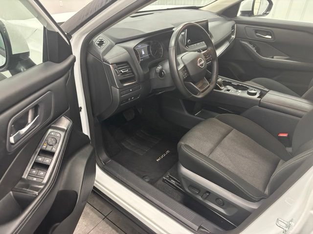 Used 2025 White Nissan SV image 15