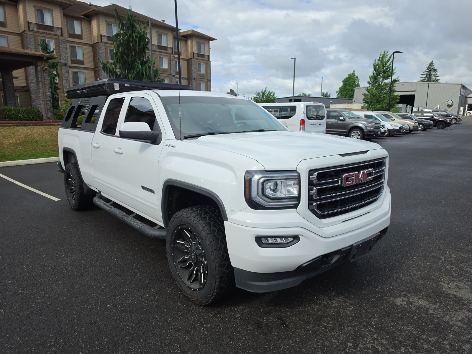 Used 2018 Summit White GMC Base image 5