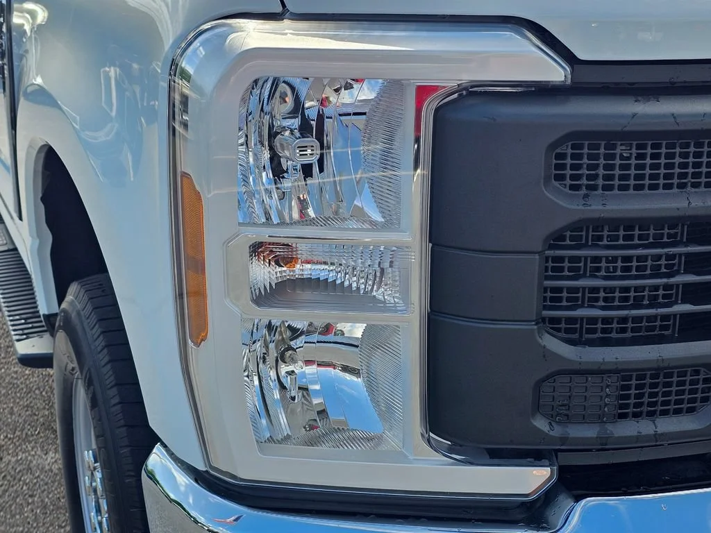 Used 2024 Oxford White Ford XL image 4