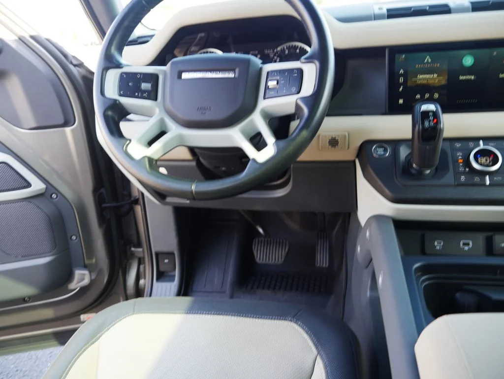 Used 2023  Land Rover X-Dynamic SE image 28