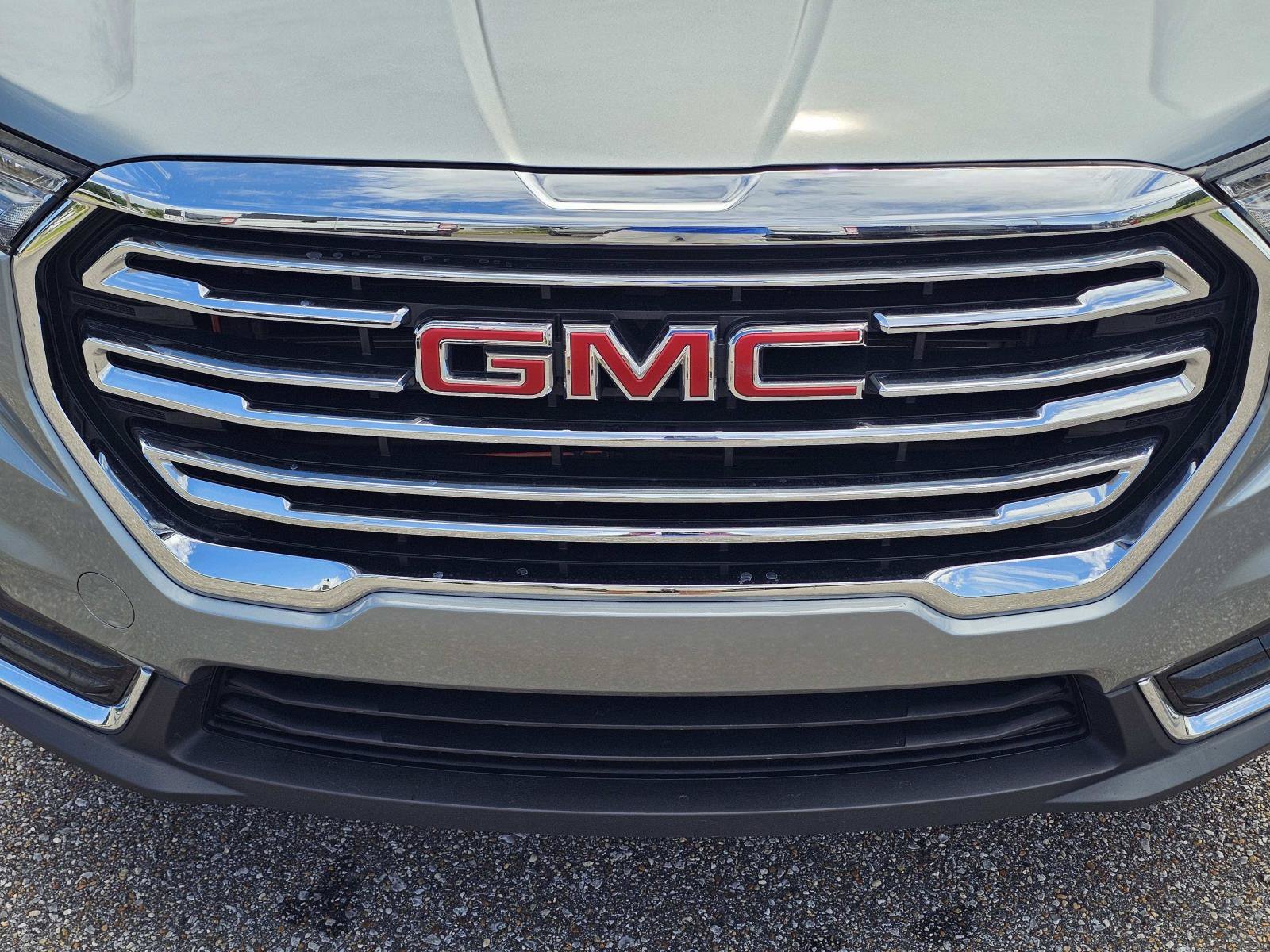 Used 2024 Sterling Metallic GMC SLT image 3