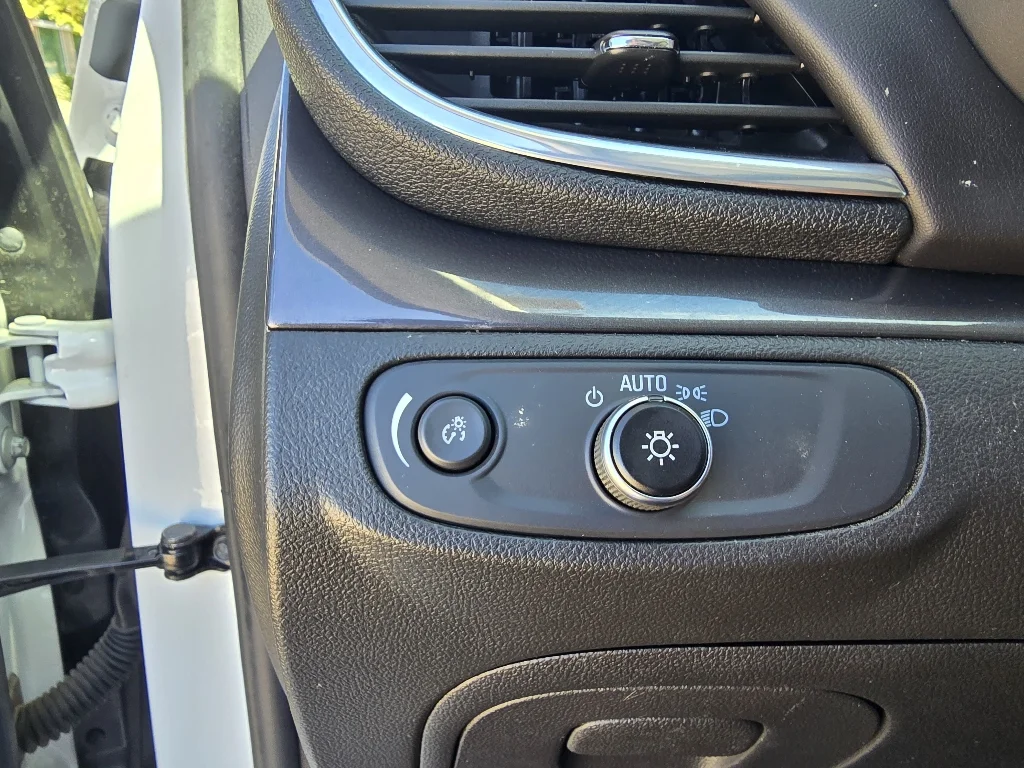 Used 2022 Summit White Buick Preferred image 19