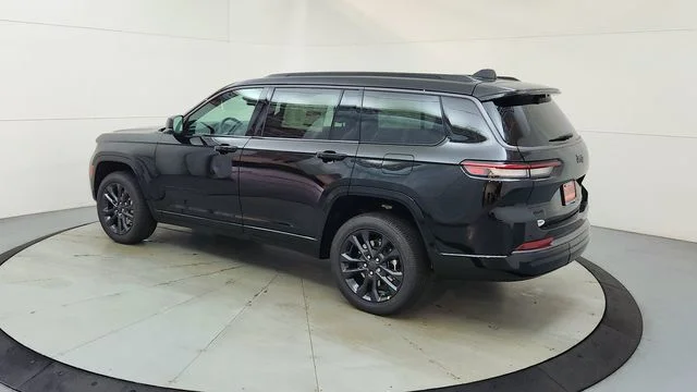New 2026 Diamond Black Crystal Pearl-Coat Exterior Paint Jeep Limited image 7