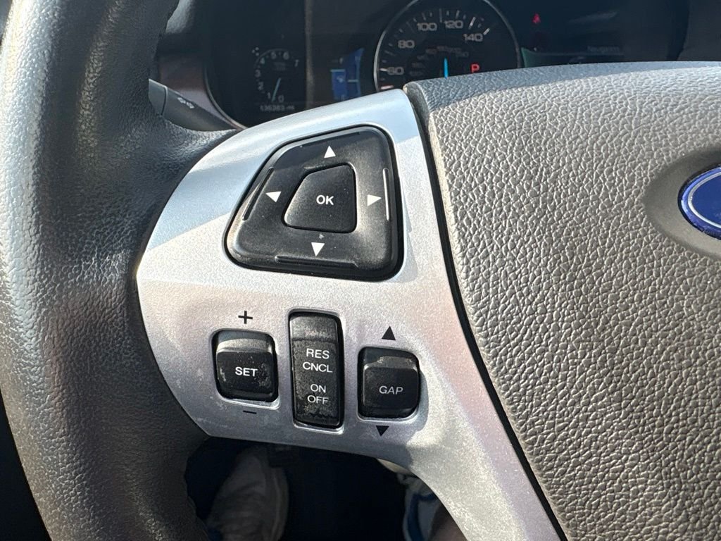 Used 2014 White Platinum Clearcoat Metallic Ford Limited image 17