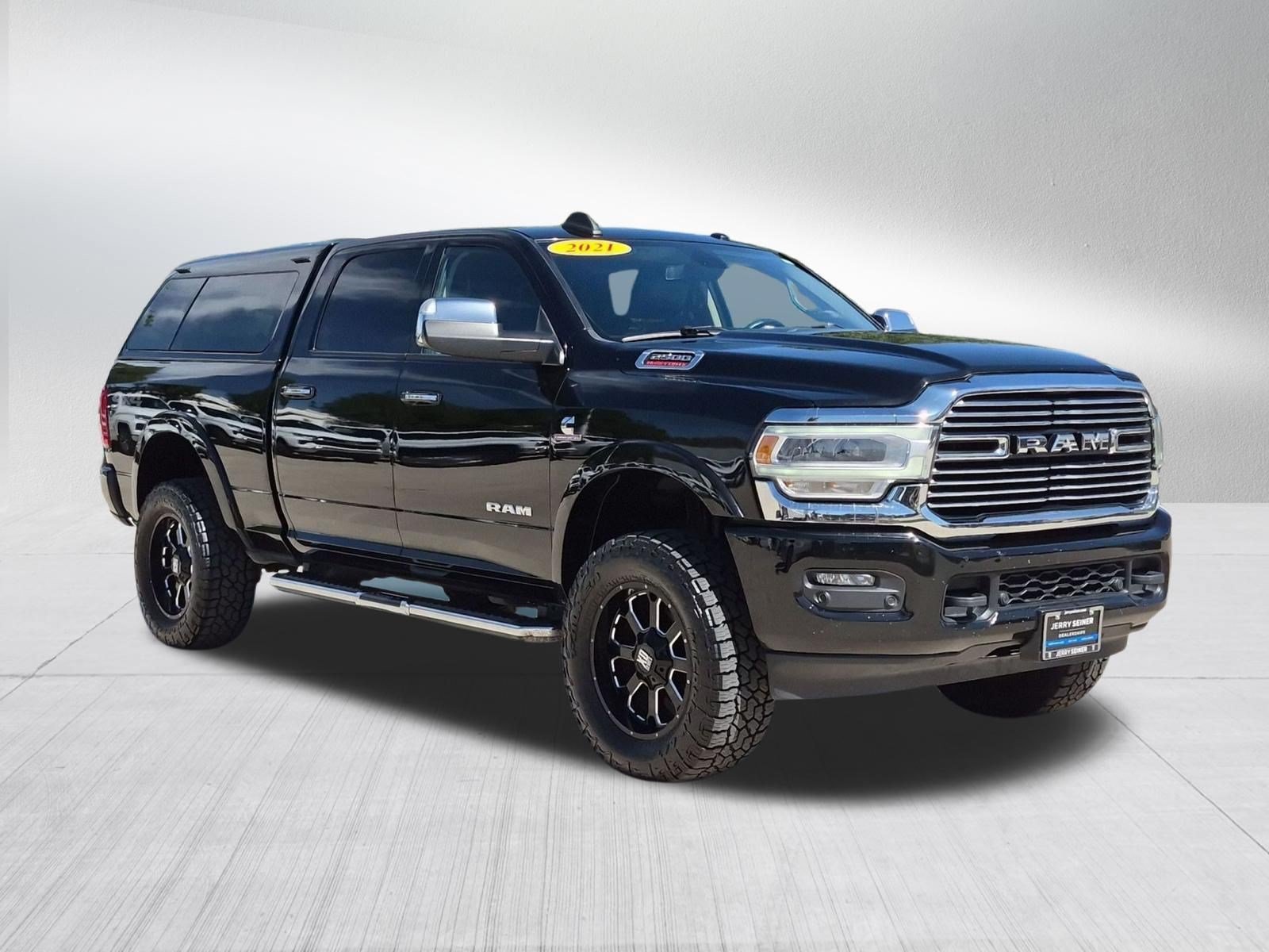 Used 2021 Diamond Black Crystal Pearlcoat Ram Laramie image 7